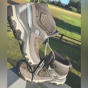 Women’s Keen hiking boots high top grey blue size 8